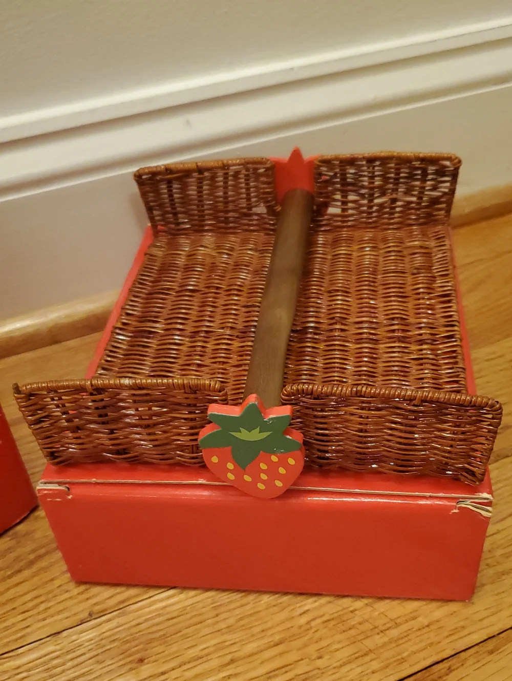 Vintage Avon Summer Hostess Wicker Set Strawberries 🍓